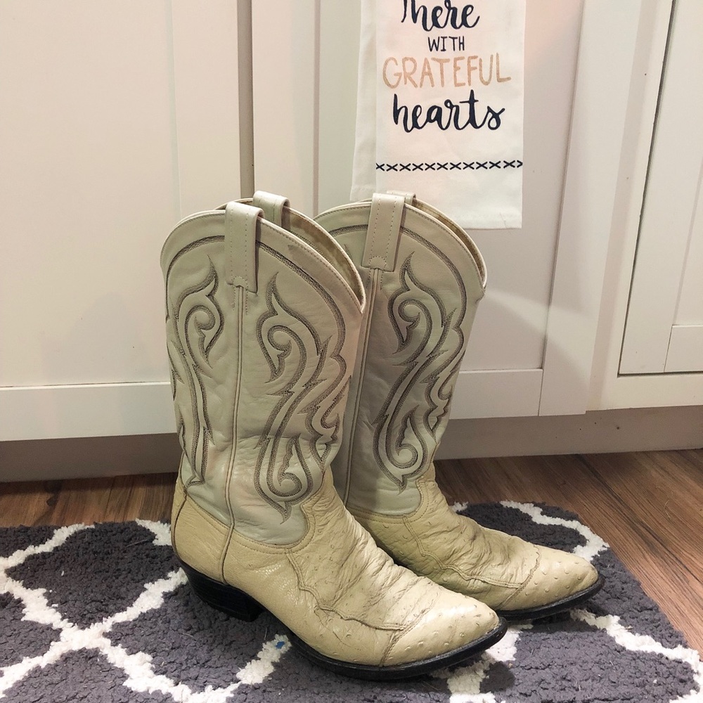 🚨 RARE🚨 Tony Lama White Ostrich Stitch - White